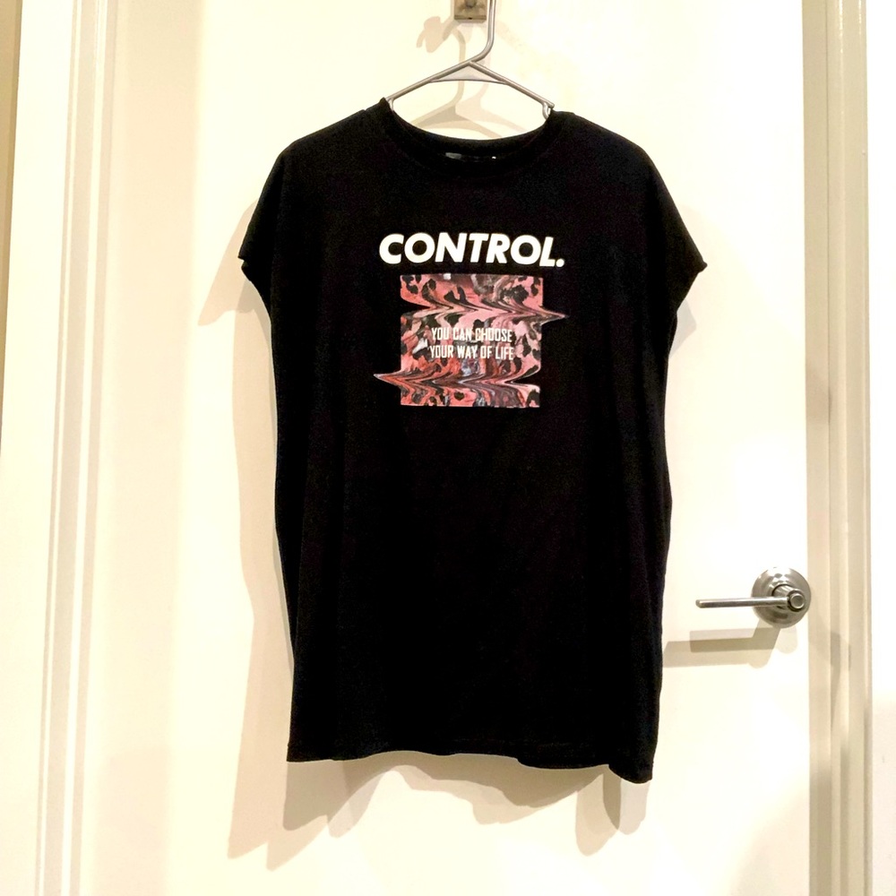 Sleeveless T-shirt